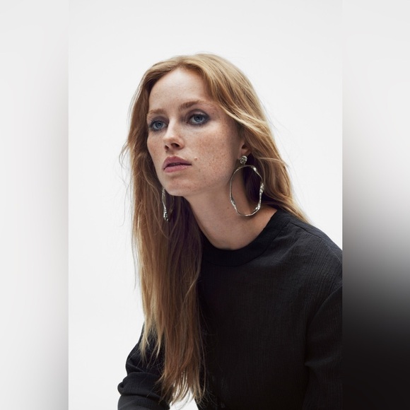 ZARA IRREGULAR HOOP EARRINGS LIMITED EDITION NWT ✨✨✨✨ Celeb style - Picture 2 of 7